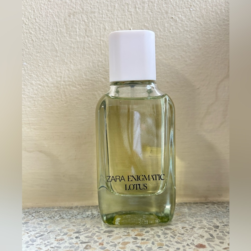 Zara Enigmatic Lotus Fragrance with White Cap